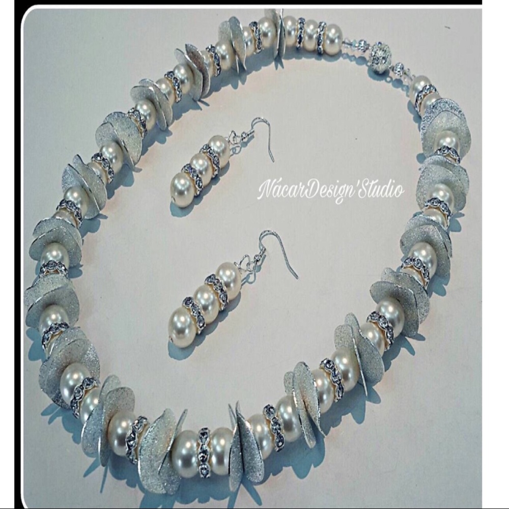 NWT Swarovski Crystal Pearl Necklace Set. - Picture 5 of 8